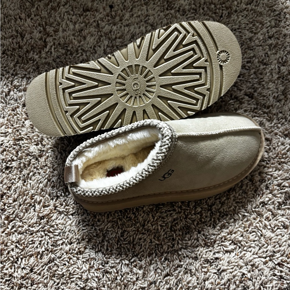 UGG Platform Slippers in Cream and Tan - Picture 3 of 4
